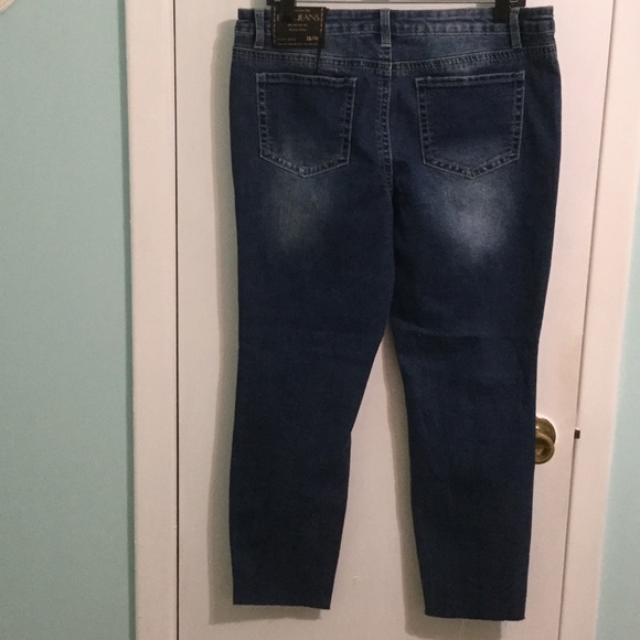 Elite - Skinny Ankle Jean - Picture 4 of 8